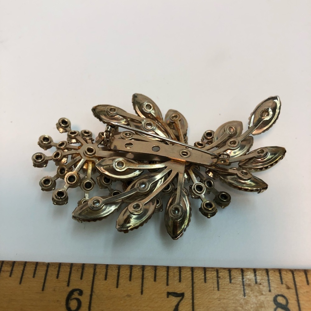 Vintage glass rhinestone flower brooch pin - Picture 6 of 6